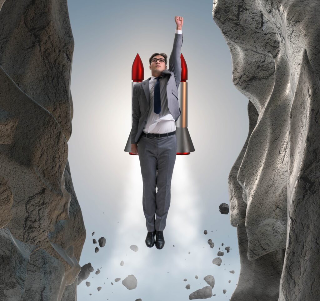 Un homme en costume propulsé par deux fusées, exprimant le concept de réussite dans les affaires.