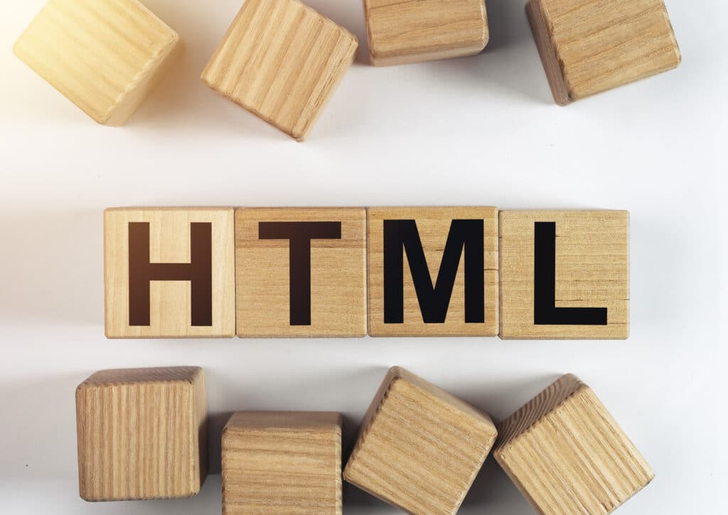 Des blocs de bois alignés avec l'indication "HTML"